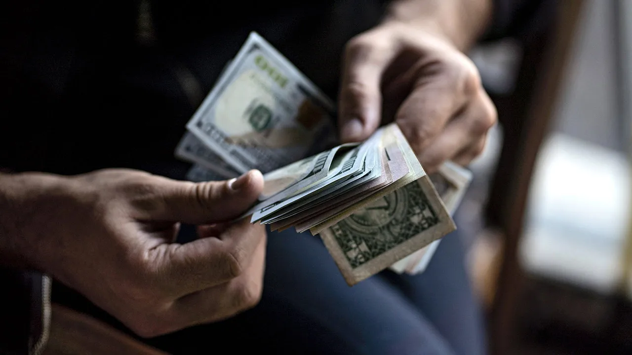 Dollar Resilience Continues Amid Mixed Market Signals